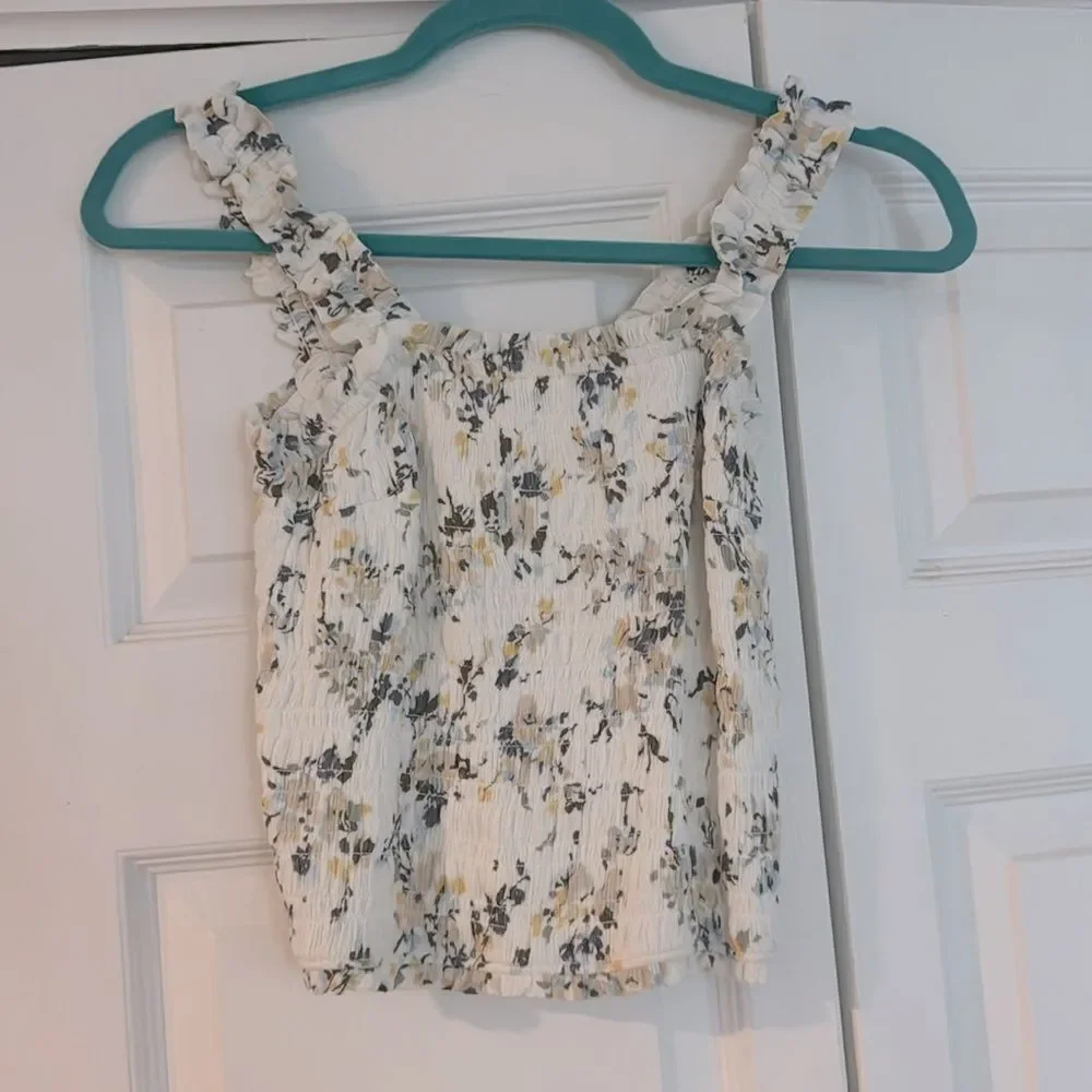 White floral Abercrombie and fitch tank top with stretch - size S lightly worn - Picture 4 of 4